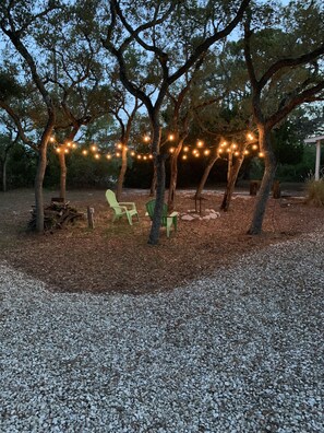 Property grounds - Charming coastal cottage, short walk to both beach and bay, pet friendly! (Eastpoint)