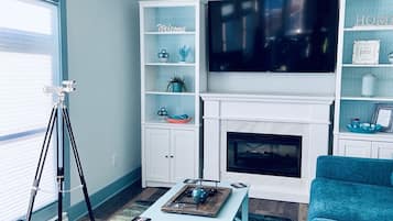 Smart TV, fireplace