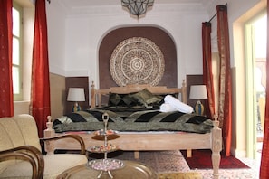 Luxury-Zimmer | Hochwertige Bettwaren, individuell dekoriert, individuell eingerichtet