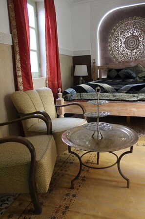 럭셔리룸 | 고급 침구, 각각 다른 스타일의 인테리어, 각각 다르게 가구 비치, 다리미/다리미판