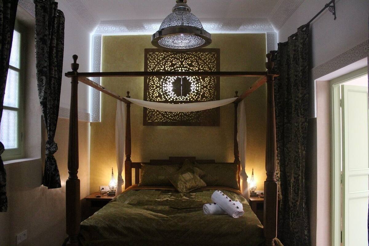Luxury Room | Premium bedding, iron/ironing board (on request), WiFi (free)