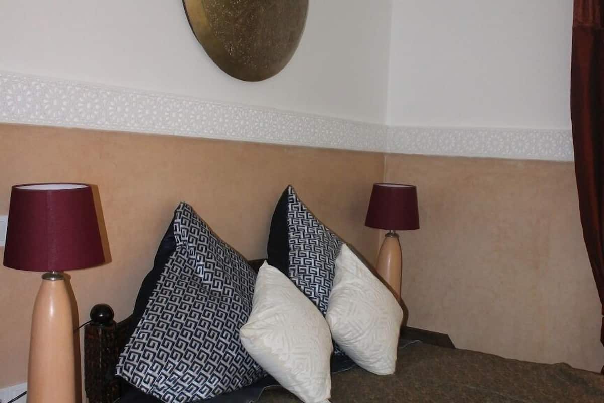 Comfort Room | Premium bedding, iron/ironing board, free WiFi