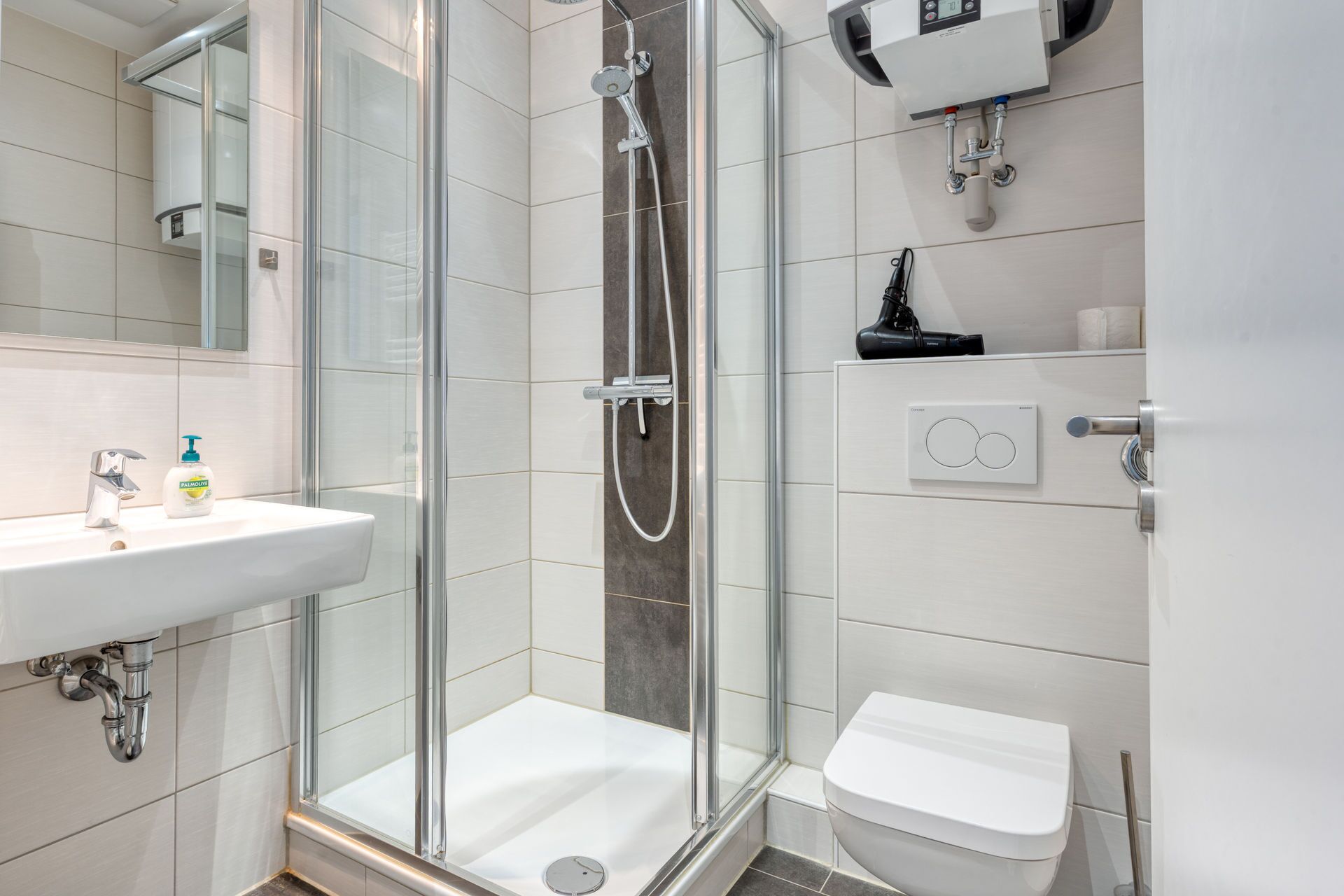 Shower, hair dryer, towels