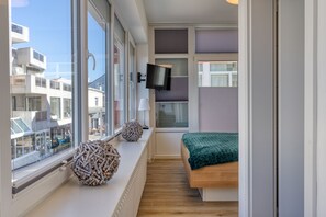 1 bedroom, free WiFi, bed sheets - Old tea room 69 2 room (Norderney)