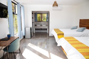 Down comforters, pillowtop beds, in-room safe, desk - Jungle Lodge at Wild Sun Rescue (Cóbano)