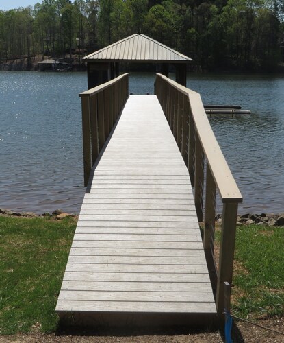 Charming 3BR 2BA Lakefront Lake Norman Home with Beach & Dock (sleeps 10)