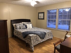 3 dormitorios, tabla de planchar con plancha, wifi gratis y ropa de cama