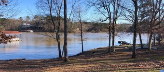 Charmantes 3BR Lake Norman Haus am Wasser (für 10 Personen) - NEU bei VRBO!