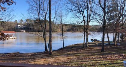 Charming 3BR 2BA Lakefront Lake Norman Home with Beach & Dock (sleeps 10)