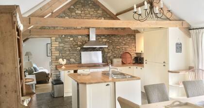 CwCw Barn - Cuckoo Barn, on a hillside near the Brecon Beacons