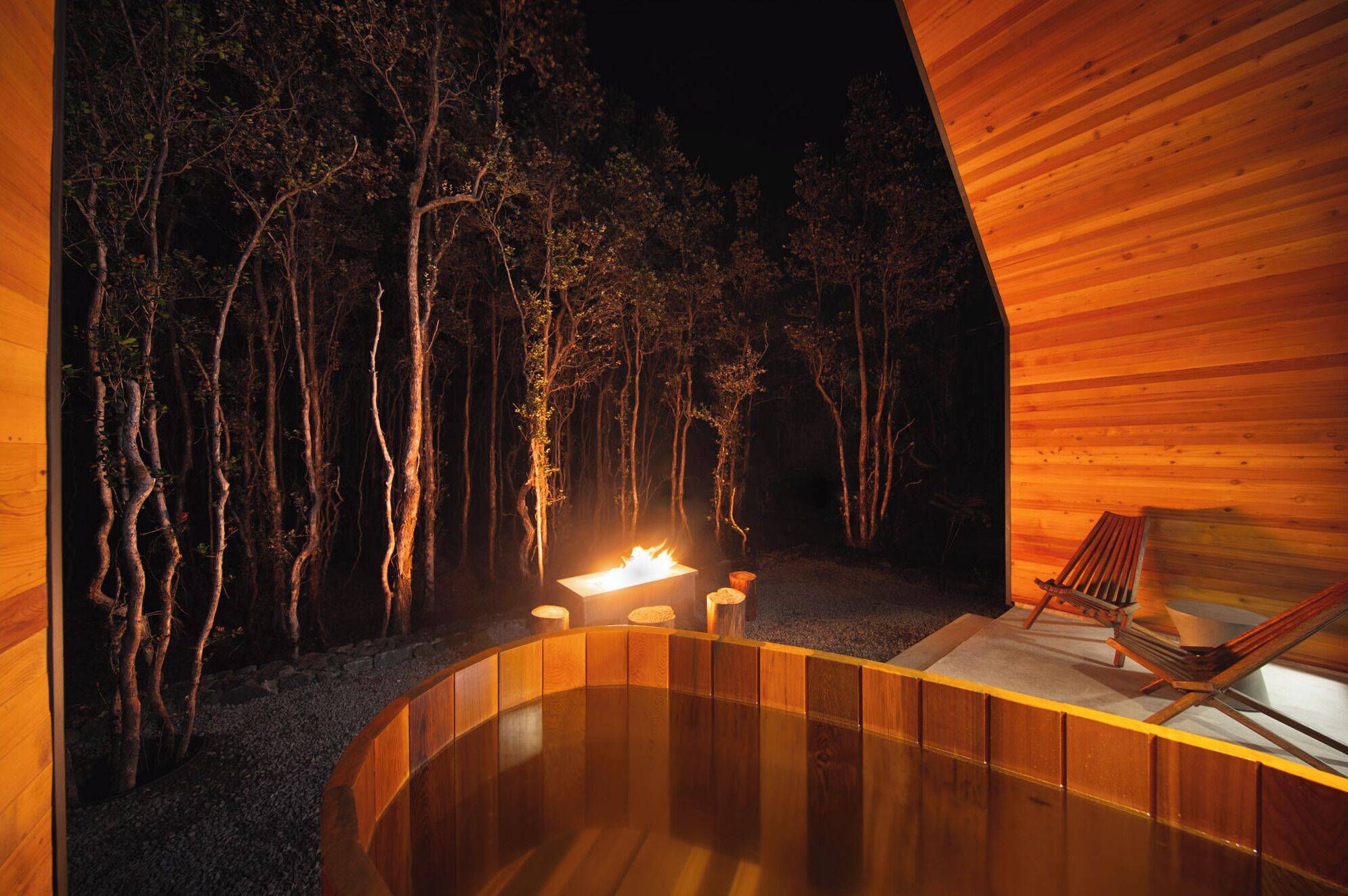Outdoor spa tub