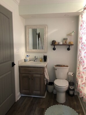 Combined shower/bathtub
