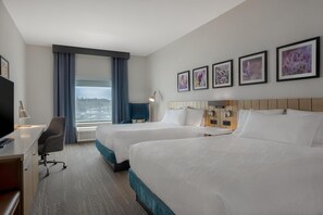 Quarto, 2 camas Queen | Escrivaninha, cortinas blackout, quartos à prova de som