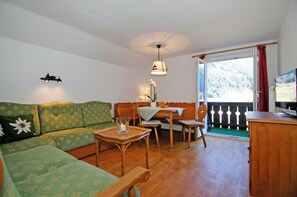 TV - Your mountain railway ticket is included in summer! (Mittelberg)