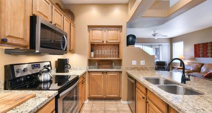 Dog-friendly condo close to hiking with outdoor pool, hot tub & fitness room