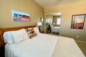 3 slaapkamers, een strijkplank/strijkijzer, internet, beddengoed