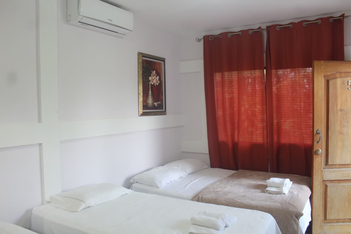 Family Room | Egyptian cotton sheets, premium bedding, down comforters, pillowtop beds