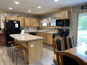 Fridge, microwave, oven, stovetop - Massage Chair*8 separate beds*near Pictured Rocks (Christmas)