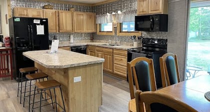 Elf-talo - jouluna lähellä kuvassa olevia kiviä