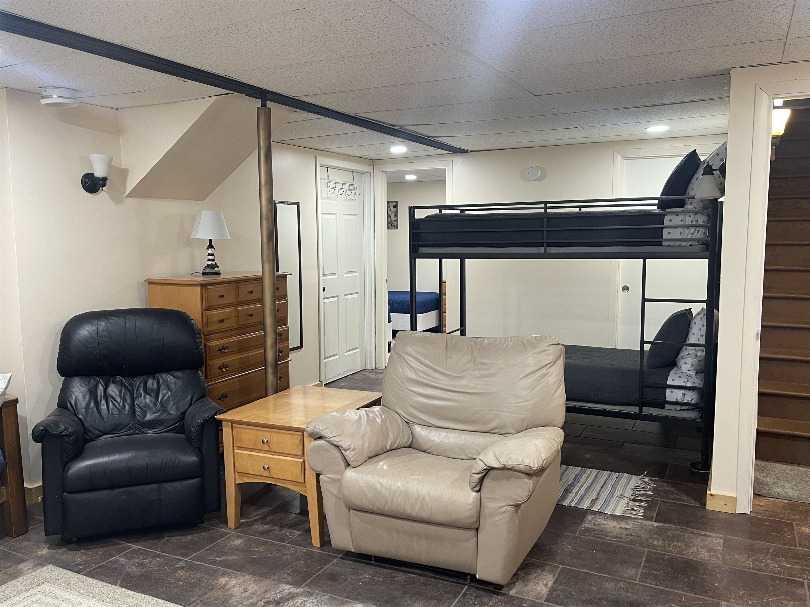 2 dormitorios, tabla de planchar con plancha, wifi gratis y ropa de cama