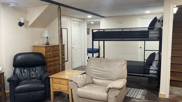 2 dormitorios, tabla de planchar con plancha, wifi gratis y ropa de cama