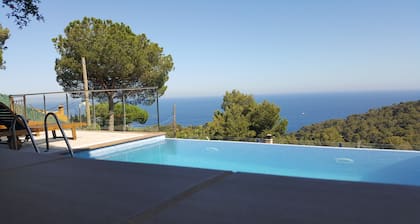 Apartment OCEAN AND FOREST VIEWS WITH PRIVATE POOL