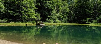 Quaint Newly Remodeled Cabin with Stone Fireplace - Private Hot Tub - King Bed