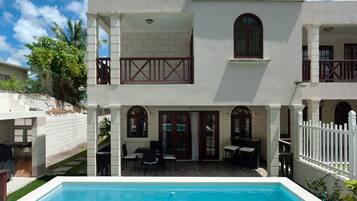 Outdoor pool, sun loungers