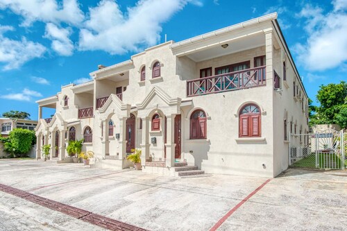 Exclusive Townhouse with Luxury Upgrades and private Pool and amazing Views