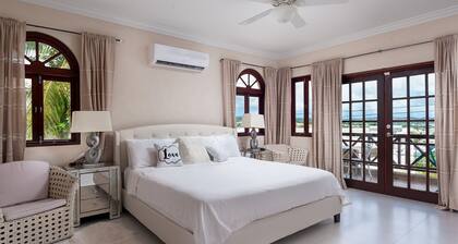 Exclusive Townhouse with Luxury Upgrades and private Pool and amazing Views