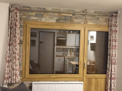 APARTMENT sleeps 4. TRACK FEET. Departure and return to ski. Studio cabin.