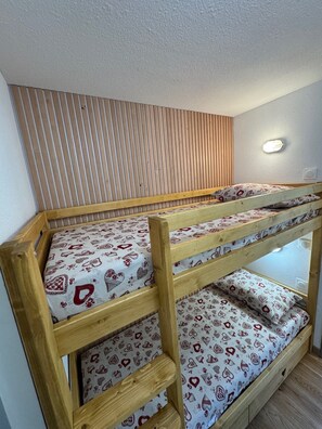 2 bedrooms