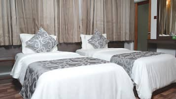 Comfort Room | In-room safe, individually decorated, individually furnished, free WiFi