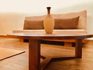 イタリアのフレッテ製シーツ、高級寝具、ピロートップベッド、ミニバー