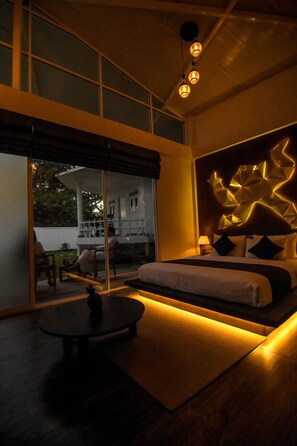 イタリアのフレッテ製シーツ、高級寝具、ピロートップベッド、ミニバー