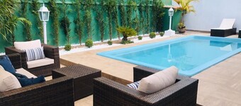 Pousada Quadruple Suite w / Pool, Air Cond and Netflix - 100m from the sea 