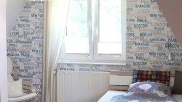 3 Schlafzimmer, Schreibtisch, schallisolierte Zimmer