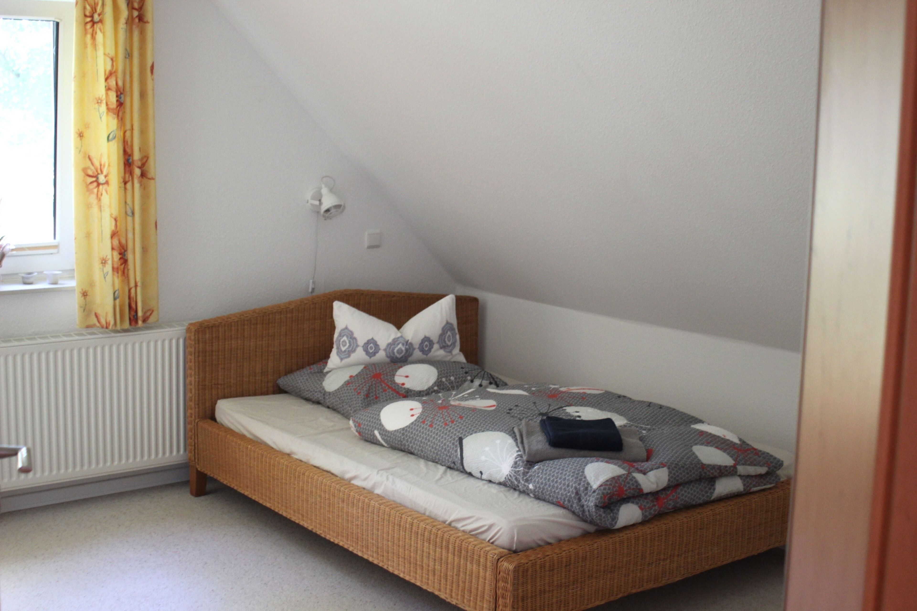 3 chambres, bureau, chambres insonorisées, fer et planche à repasser