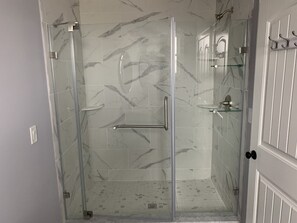 Combined shower/bathtub