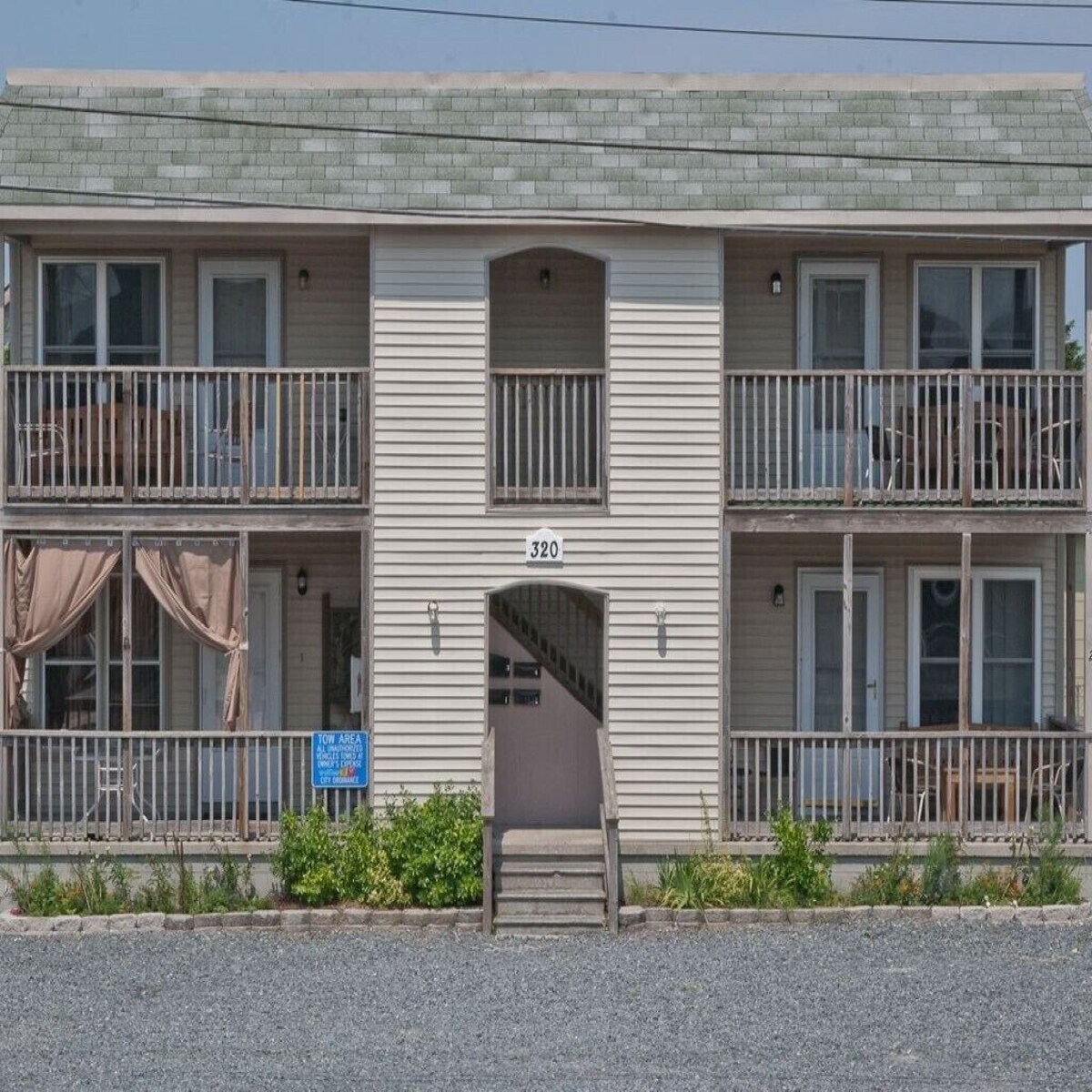 Great Location for your vacation. Very Pet Friendly!. Close to Boardwalk/Beach.