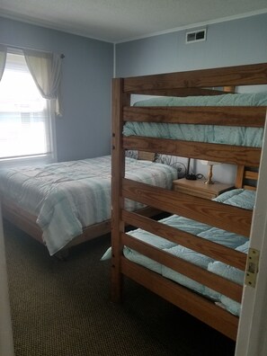 2 makuuhuonetta, silitysrauta/-lauta, Wi-Fi