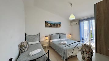 Comfort Triple Room | Minibar, desk, free WiFi, bed sheets