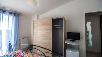 Comfort Quadruple Room | Minibar, desk, free WiFi, bed sheets