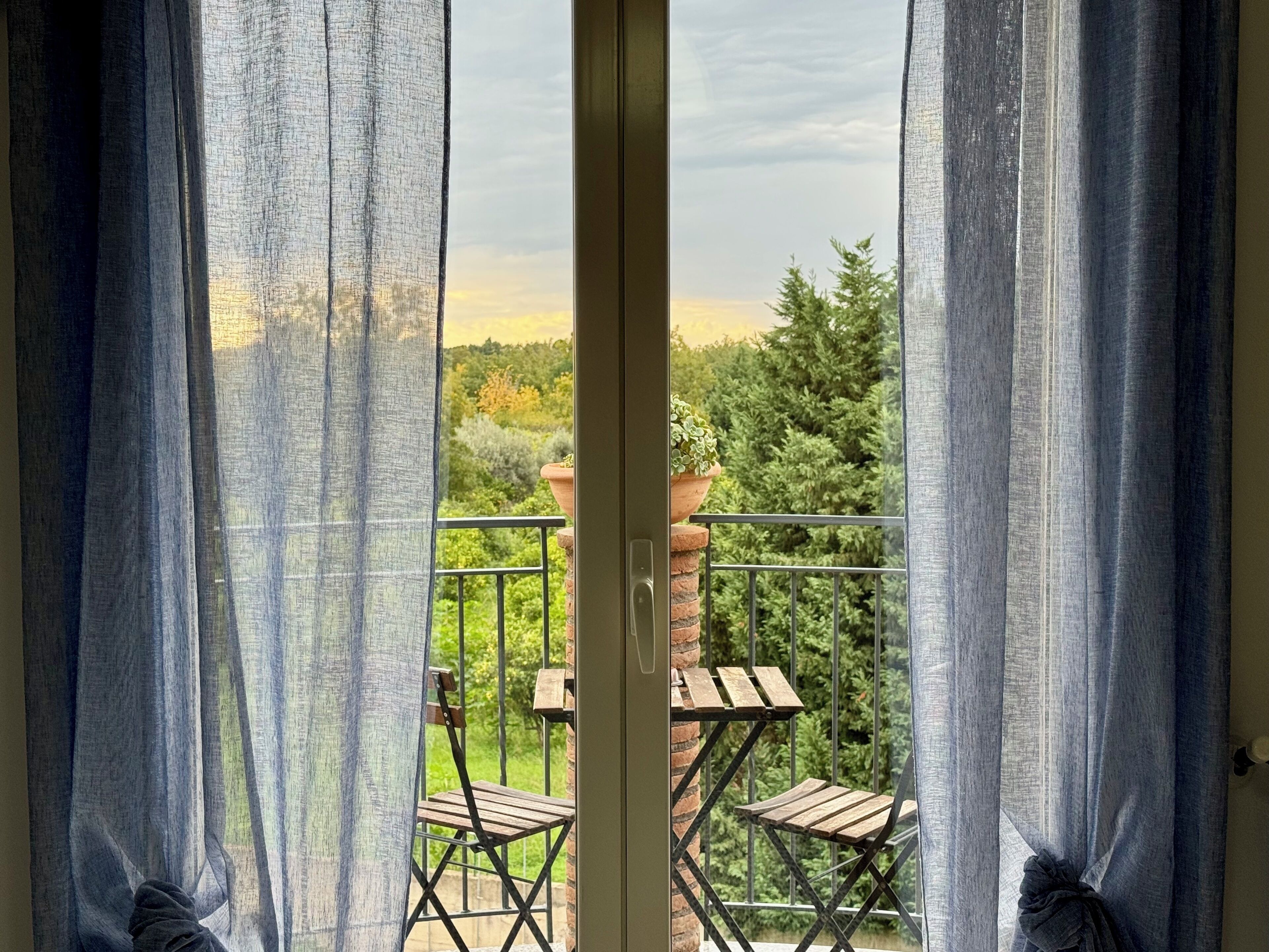 Minibar, bureau, Wi-Fi gratuit, draps fournis