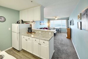 Interior - Fun Second Floor Beachfront Condo - Sleeps 5! (Lincoln City)