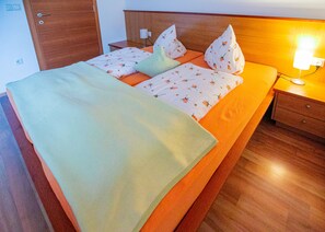 1 bedroom, in-room safe, desk, iron/ironing board