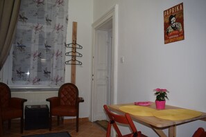 Interior - Central Studio, steps to Great Market, Gellert Bath & Corvinus University  (IX. kerület)