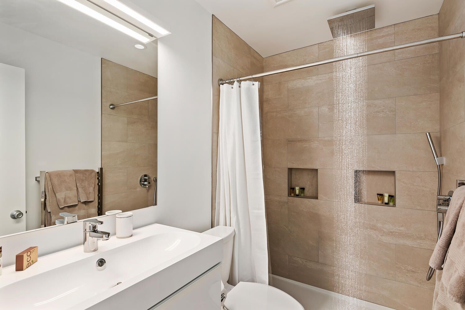 Combined shower/bathtub, hair dryer, towels, soap
