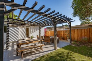 تناول الطعام بالخارج