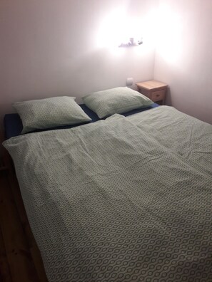 1 Schlafzimmer, Schreibtisch, Bügeleisen/Bügelbrett, Reisekinderbett